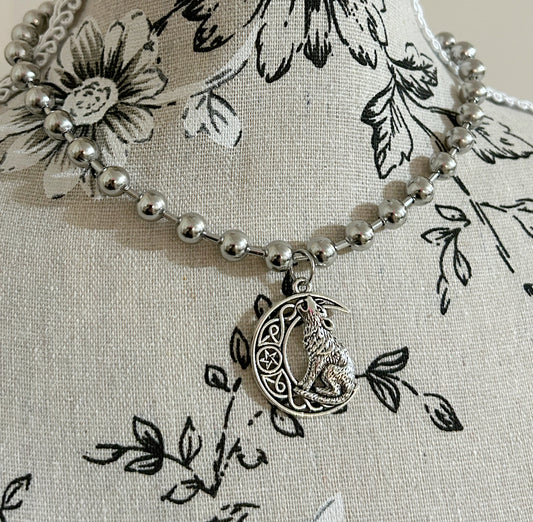 Howling Wolf Y2K necklace