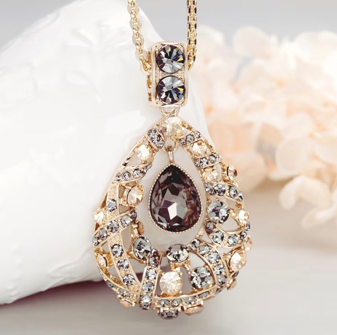 Elegant Oval Pendant Necklace