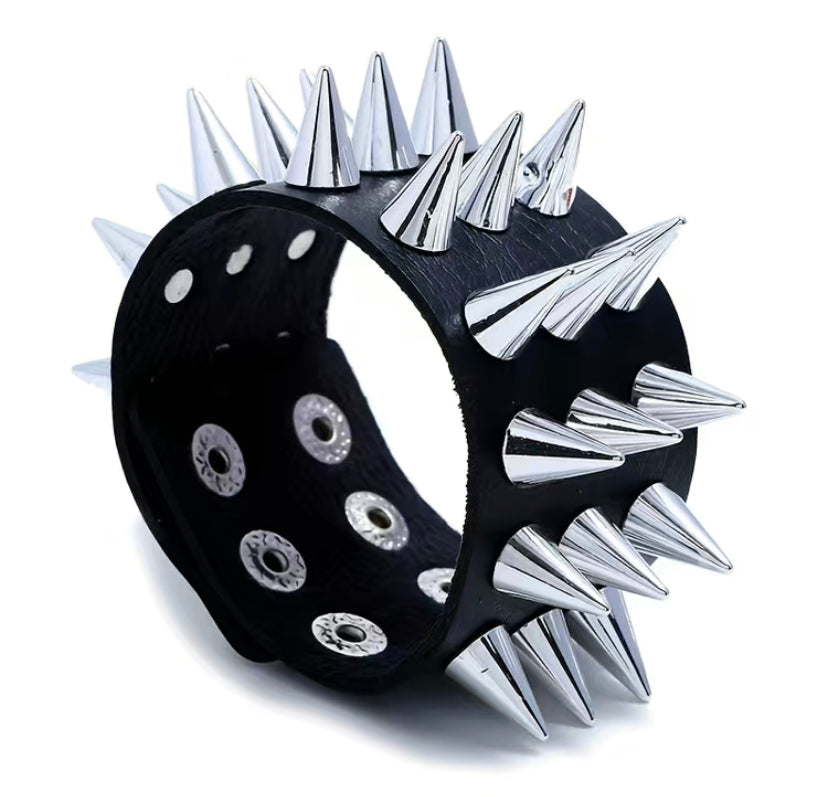 Triple spike bracelet