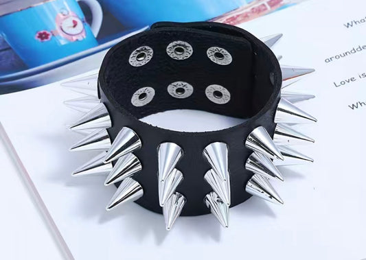Triple spike bracelet