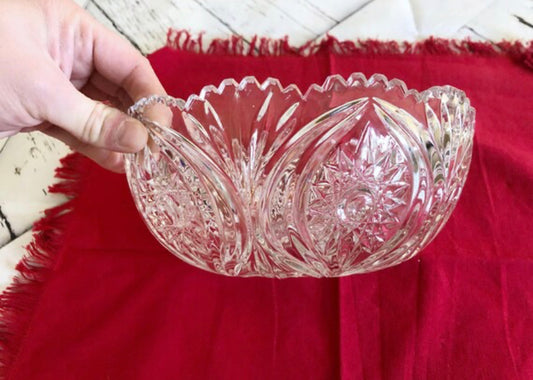 Vintage bowl, Antique, Elegant, Timeless, Decorative, Old-world charm, Intricate design, Nostalgia, Tableware, Collector's item, Fine china, Ornate, Rich history, Delicate, Exquisite, Heirloom, Dining, Classic, Regal, Vintage decor