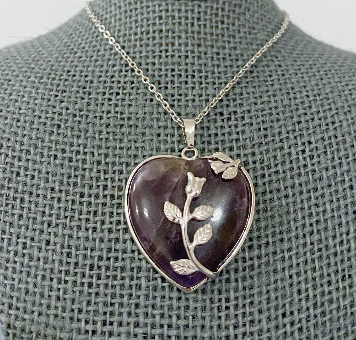 Amethyst necklace, Flower pendant, Gemstone jewelry, Purple amethyst, Floral design, Nature-inspired necklace, Statement jewelry, Elegant accessory, Dainty chain, Fashion necklace, Faceted gemstone, Romantic jewelry, Delicate craftsmanship, Sparkling amethyst, Feminine charm, Regal purple, Special occasion accessory, Handcrafted pendant, Exquisite detailing, Timeless beauty