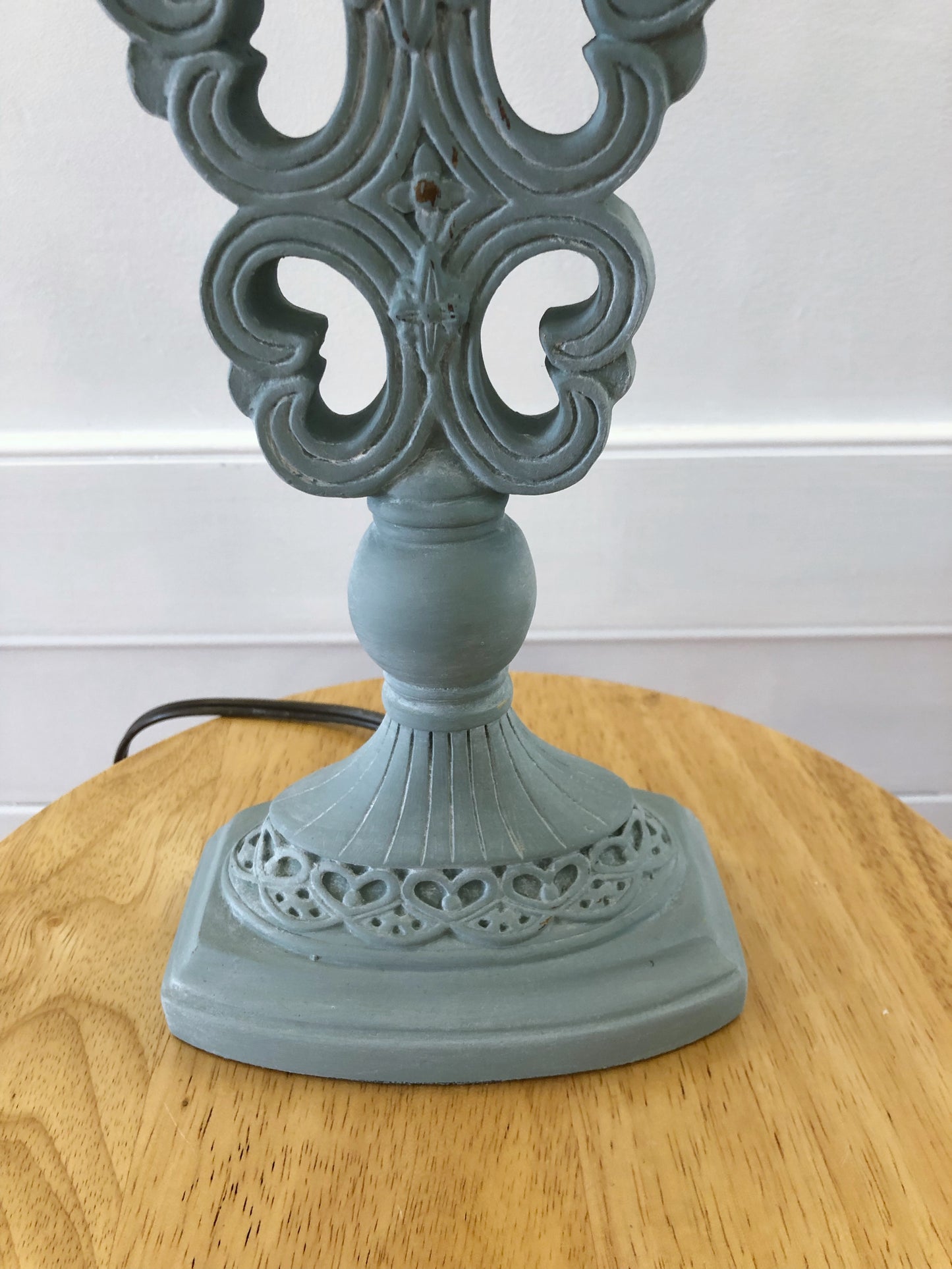 Painted lamp with shade w/ free shipping