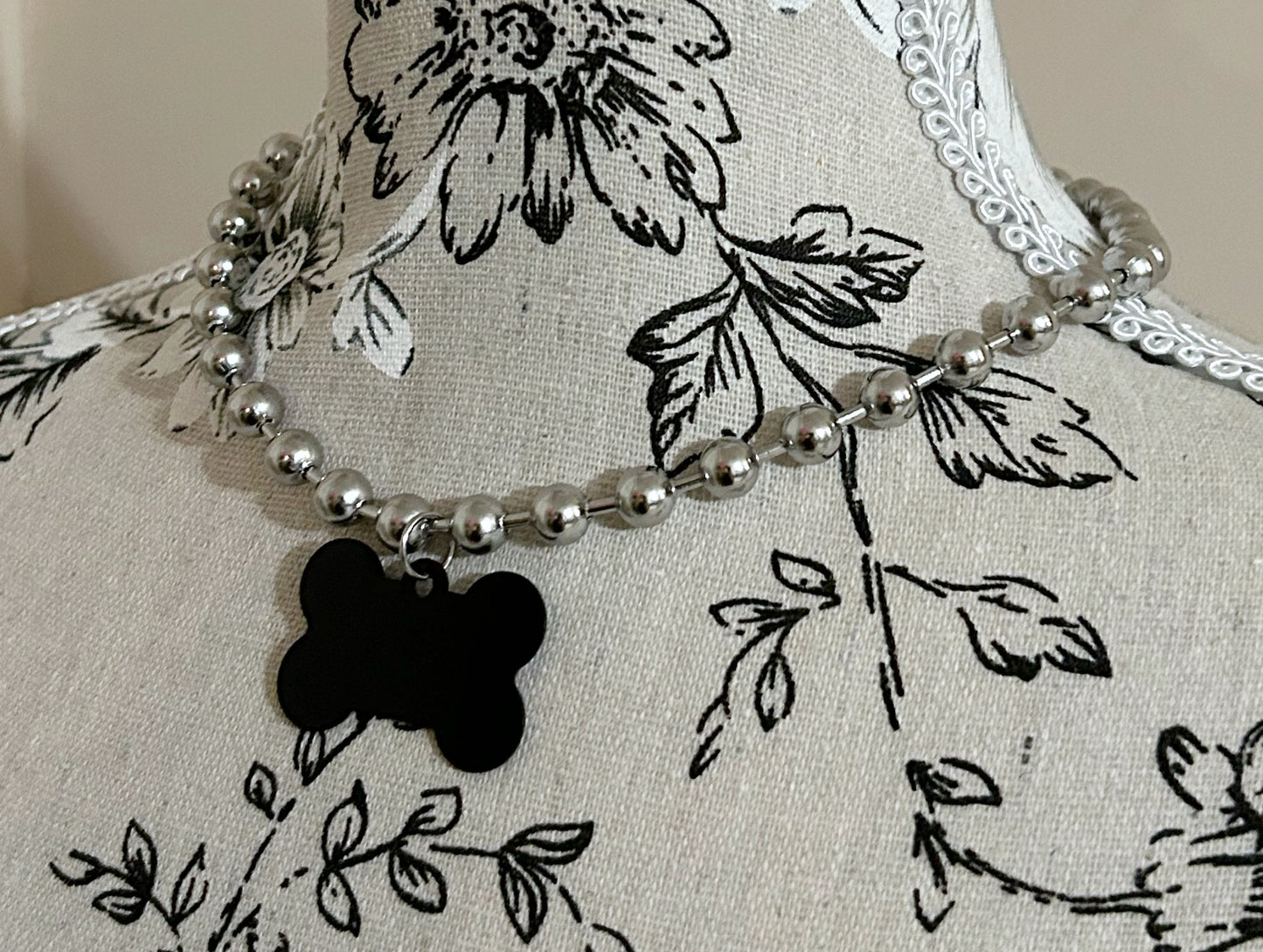 Bone Dog necklace: Black