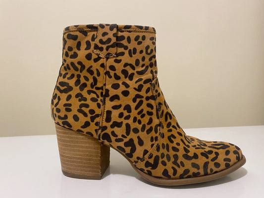 Leopard boots size 7.5 by Carlos