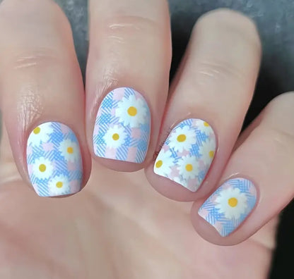 Daisy Blue Nails