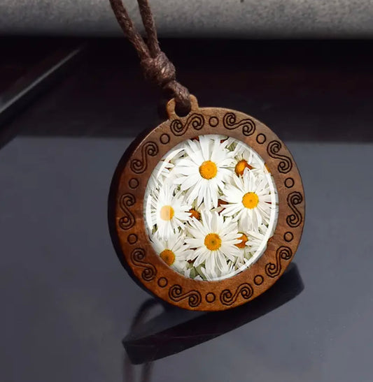 Daisy Round Pendant Necklace