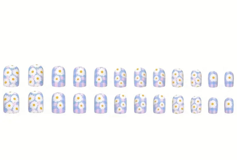 Daisy Blue Nails