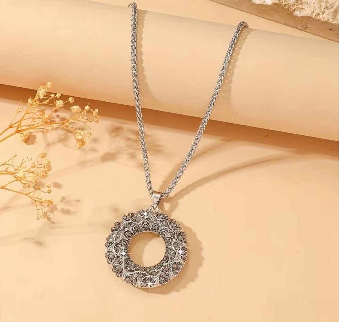 Elegant Rhinestone Necklace