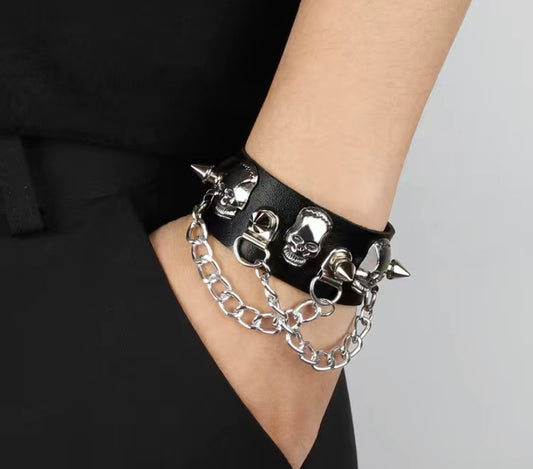 Skull bracelet with chain