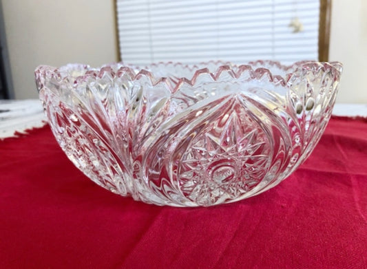Vintage bowl, Antique, Elegant, Timeless, Decorative, Old-world charm, Intricate design, Nostalgia, Tableware, Collector's item, Fine china, Ornate, Rich history, Delicate, Exquisite, Heirloom, Dining, Classic, Regal, Vintage decor