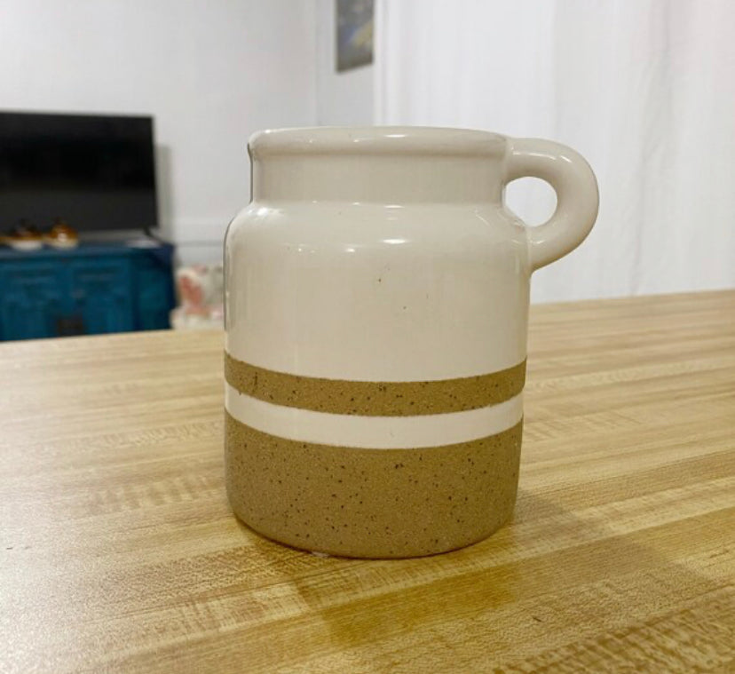 Vase / jar with handle decor