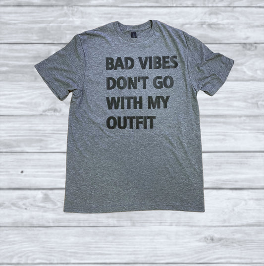  Bad Babes, T-shirt, Edgy, Statement piece, Bold, Attitude, Streetwear, Fashion, Style, Empowerment, Confidence, Unique, Graphic tee, Trendy, Rebel, Stand out, Premium quality, Urban fashion, Street style, Fashion-forward